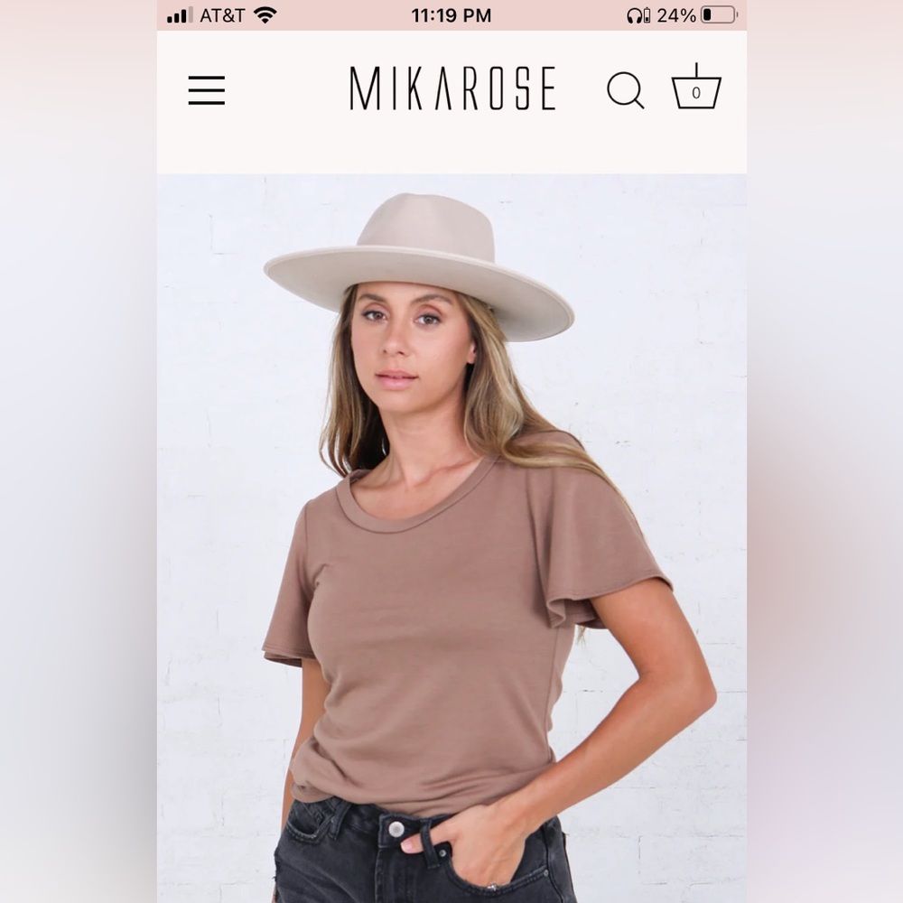 NWT Ruffle sleeve top in Brownie